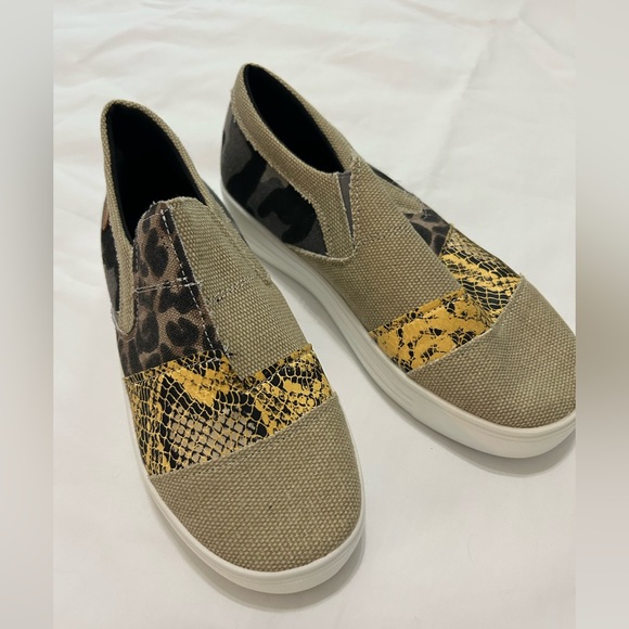 okohoko Shoes - Okohoko slip on sneakers new